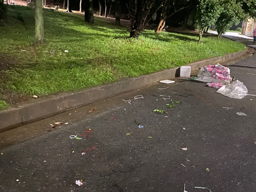 정리하는척 하더니 이때다 싶어 쓰레기 전부 버리고 가네요