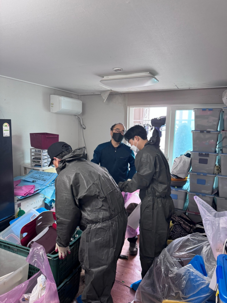 보도사진1-취약계층주거환경개선을위해나운2동유관기관총출동