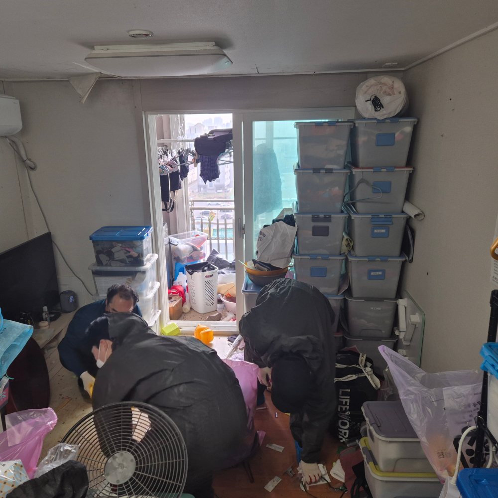 보도사진2-취약계층주거환경개선을위해나운2동유관기관총출동